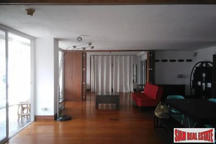 38 Mansion | Fully Renovated large 2 bed near Thonglor BTS.