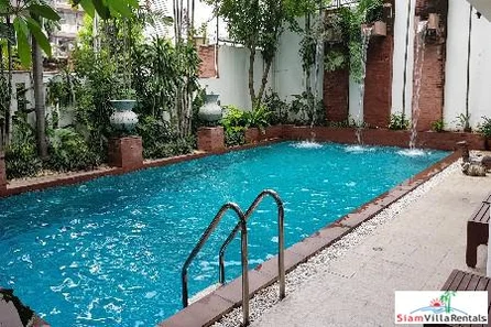 Neo Aree Sukhumvit 26 | Spacious and Comfortable Three Bedroom in Khlong Toei