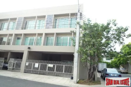 Noble Cube Pattanakarn | Newly Built Three Storey Townhouse for Sale in Suan Luang, Bangkok