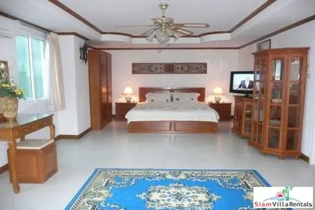 Nice 1 Bedroom 70 Sq.M. Condo Near Wong Amat Beach in Naklua For Sale