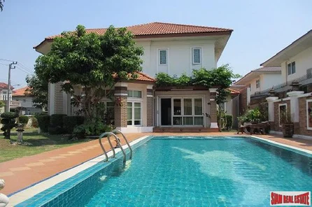 De Ville Srinakarin | Magnificent Two Storey Home with Gardens and Private Pool in Bangna