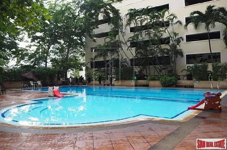 Saranjai Mansion | Large One Bedroom with Balcony and Pool View for Rent on Sukhumvit 6, Bangkok