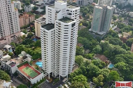 Baan Suanpetch | Spacious Family Style Two Bedroom Condo with City Views  in Phrom Phong
