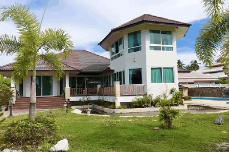 Beautiful 3+1 bed pool villa at Baan amphur for sale- Na jomtien