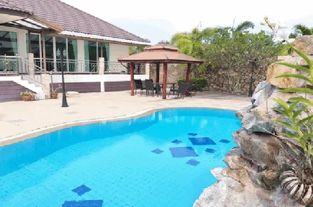 Beautiful 3+1 bed pool villa at Baan amphur for rent- Na jomtien