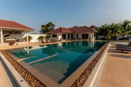 SUNSET VILLAGE 2 : Amazing 5 Bed Pool Villa Estate