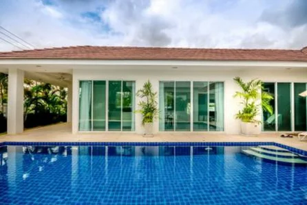 WHITESTONE VILLAS : Luxury Modern 3 Bed Pool Villa
