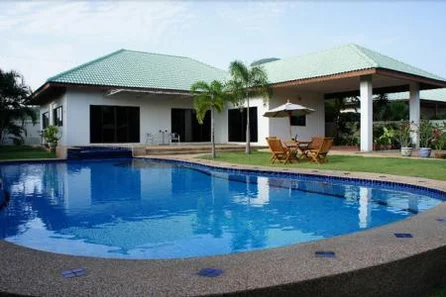 SIAM VILLAS 1 : Large 3 Bed Family Pool villa on a good sized plot