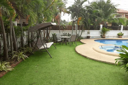  6 bedroom house with a beautiful garden and private pool for rent- East Pattaya