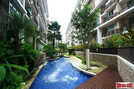 The Clover | Cozy One Bedroom Condo in a Thong Lo Tropical Low-Rise