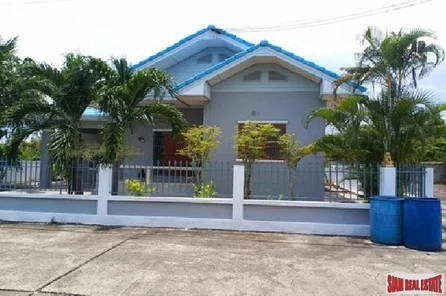 3 bedroom house in a beautiful quiet area at bang saray for sale - Bang saray 