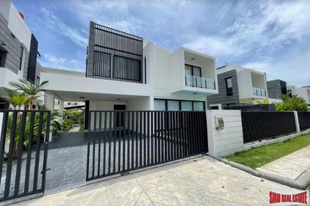 Laguna Park | Three Storey Five Bedroom House with Private Pool for Rent 