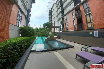 Apple Condo | Large 1 Bed Condo for Sale in Low-Rise Building with Serene Surroundings at Sukhumvit 107, BTS Bearing