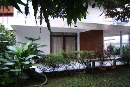 Phayathai, House with garden to let in central location