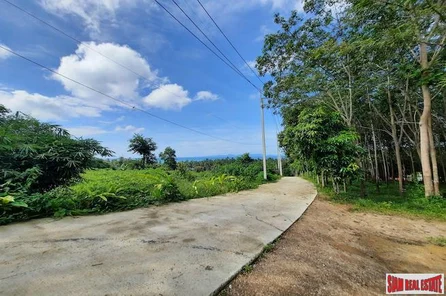 Sloping Land Plot with Spectacular views of the Sea & Mountains in Nong Thaley