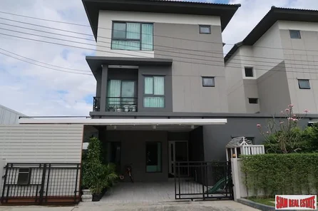 The Edition rama 9 Pattanakarn | Large Three Bedroom House with Private Plunge Pool + Extras for Rent 