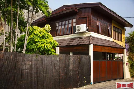 Thai Contemporary Style House For Sale at Inthamara Road, Din Daeng