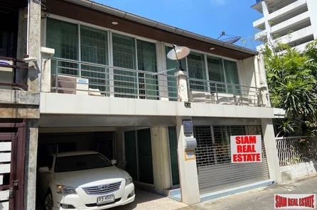 Spacious Three Bedroom, Three Storey House for Sale only 800 Meters from BTS Ekkamai