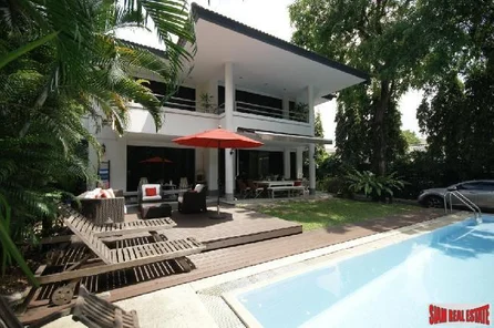 Private House | Spacious 4-Bedroom Home For Rent With Tranquil Atmosphere, Walking Distance to Ekamai BTS Station