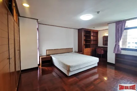 Modern 3 Bedrooms and 2+1 Bathrooms Condominium for Rent in Phrom Phong Area of Bangkok