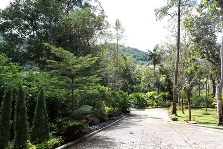 Last land plot for Sale in small residential estate over looking Loch Palm