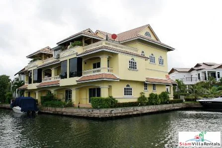 Boat Lagoon | Semi-Detached 2 Bedroom Townhouse with Large Roof Terrace for Long Term Rent 