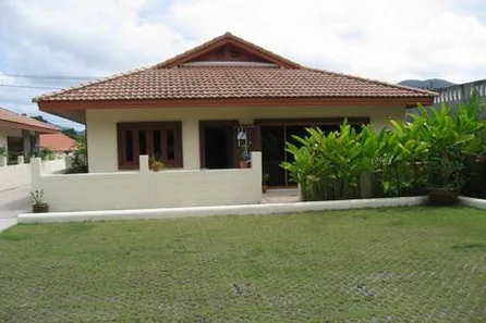 Two Bedroom Villa with a Communal Swimming Pool for Rent nearby Loch Palm