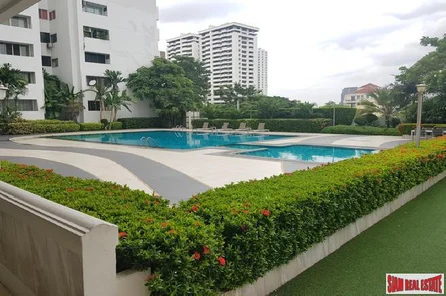 D.S. Tower 2 | 3 Bedrooms, 2 Bathrooms Condo on 9th Floor at Sukhumvit 39 Phrom Phong