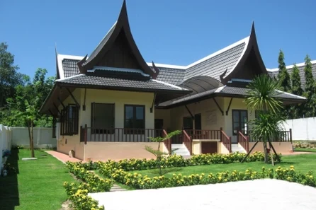 Three Bedroom Thai Style Villa with Pool for Sale in Cheng Talay