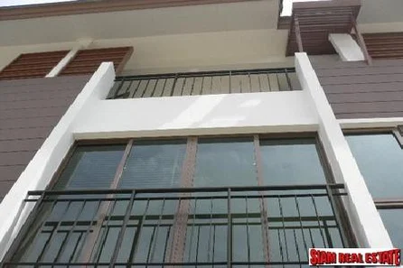The Private | Contemporary Townhouse with 3 bedrooms, 4 bathrooms for rent closed to Bang Chak station.