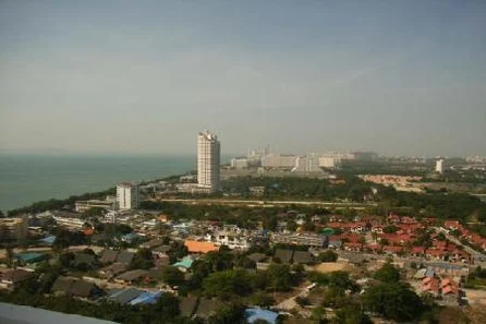 An Ample Sized 2 Bedroom Condo Situated In The Popular Area Of Jomtien