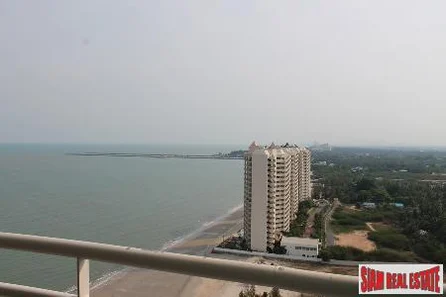 Beachfront 2 bedrooms  condominium with a nice sea and mountain views