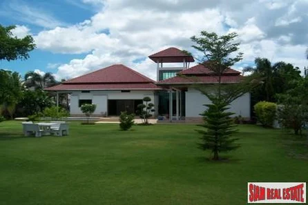Luxurious Three Bedroom Villa on High-end Project in Hua Hin