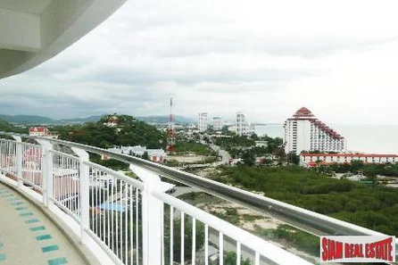 3 bedrooms condominium only few steps from the beach for Sale