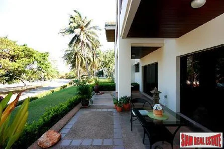 2 Bedrooms condominium on the Golf Course for Sale