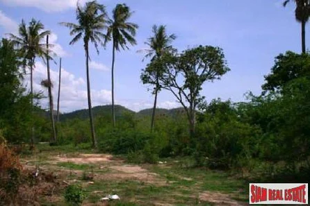 A plot of land for sale close to Hua Hin town center.