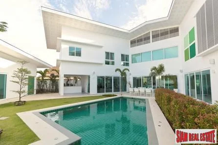 Villa Verde | Modern Luxury Five-Bedroom Villa in Rawai