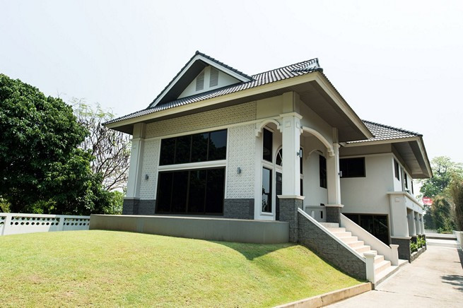 Gorgeous 7-Bed, 4-Bath House for Sale in Chiang Mai-1