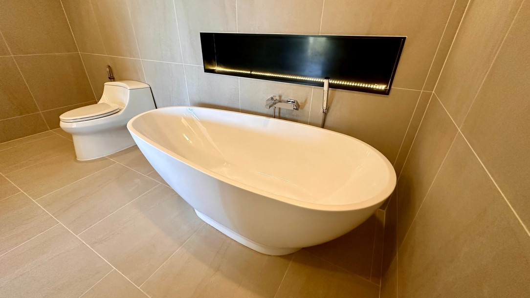 2 Bed 2 Bath Fully Renovated 120 m2 Condo in Rawai Seaview Condominium-18