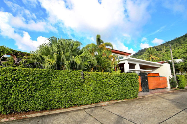Lush greenery surrounding this 3 bedroom lovely home-30