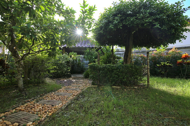 Lush greenery surrounding this 3 bedroom lovely home-25