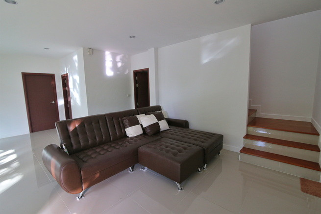 Lush greenery surrounding this 3 bedroom lovely home-16