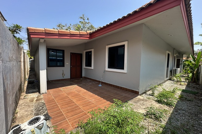 Three bedroom house Situated near Chalong Bay-5