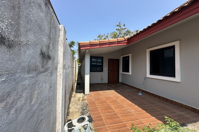 Three bedroom house Situated near Chalong Bay-4