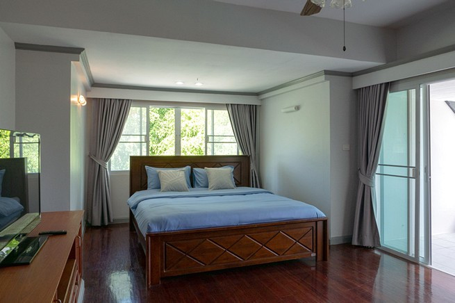 6-8 Bedroom Mansion Pool Villa overlooking the golf course in Phuket-20
