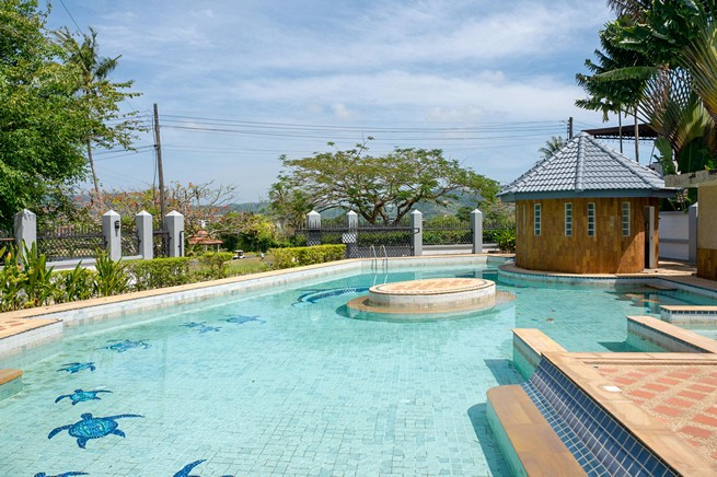 6-8 Bedroom Mansion Pool Villa overlooking the golf course in Phuket-29
