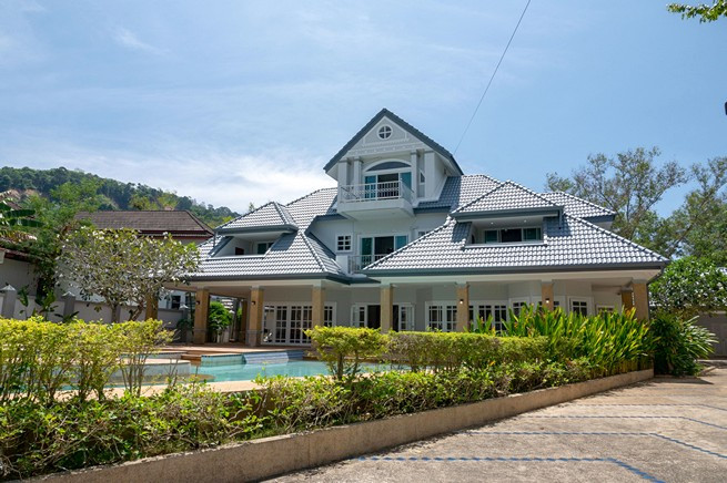 6-8 Bedroom Mansion Pool Villa overlooking the golf course in Phuket-2