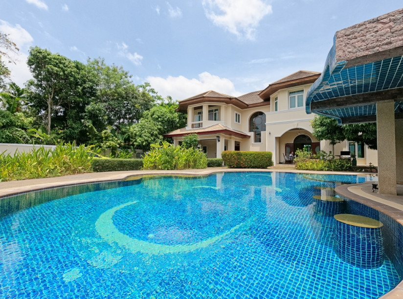 Exquisite 6-bedroom pool villa for sale in Kathu Near Phuket Country Club-1