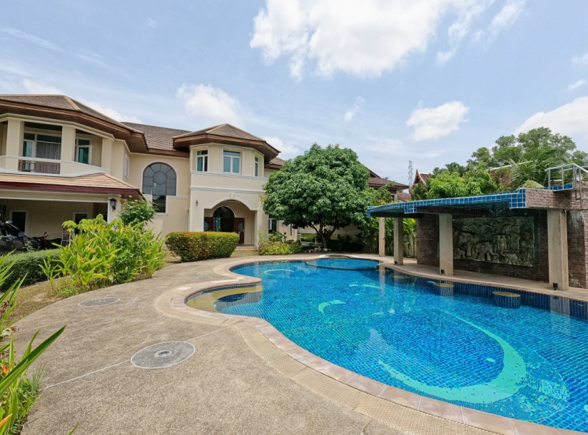 Exquisite 6-bedroom pool villa for sale in Kathu Near Phuket Country Club-2