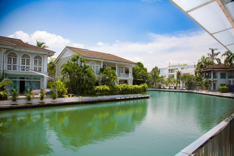 Boat Lagoon // 3 bed 4 bath Fully Renovated Townhome with Private Deck for sale-2